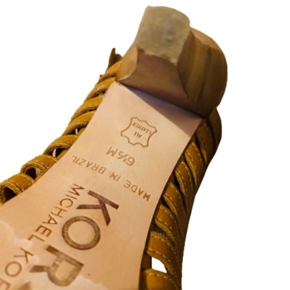 KORS Michael Kors Leather High Heeled Slingback Pointed Open Toe Sandal - Picture 4 of 5